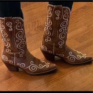 Ariat size 7.5 women’s boots!